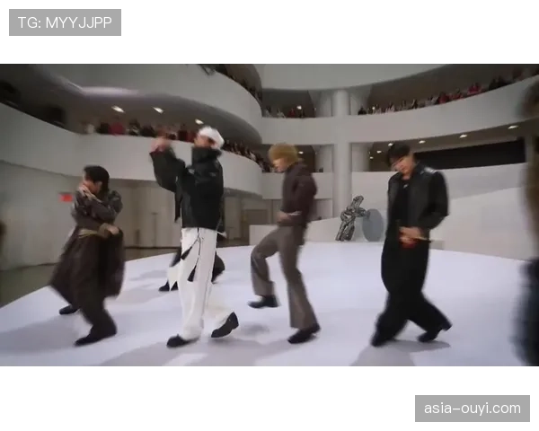 侧记：伦敦赛中场休息上演融合英伦流行元素的篮球主题表演